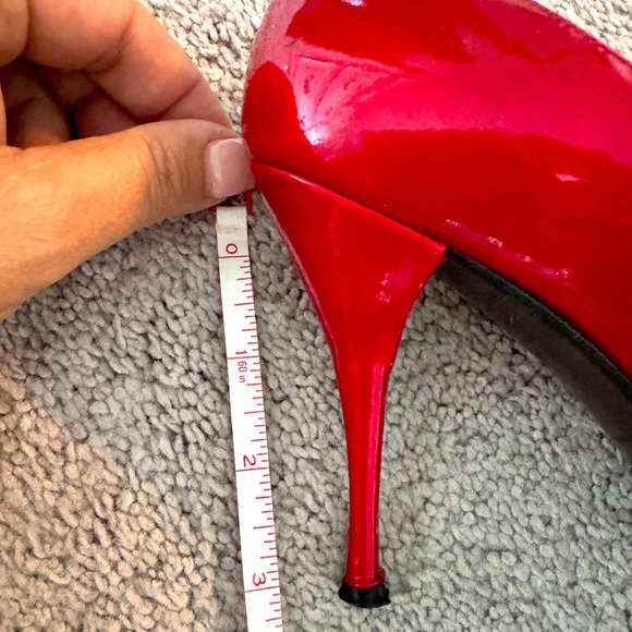 Red patent leather Stuart Weitzman heels - Picture 6 of 6